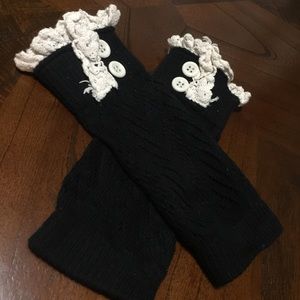 Inactive* Ruffle wrist / hand warmers